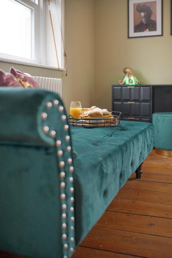 4 Bedroom With Garden, Game Room, Parking- Esho Holiday home Gloucester