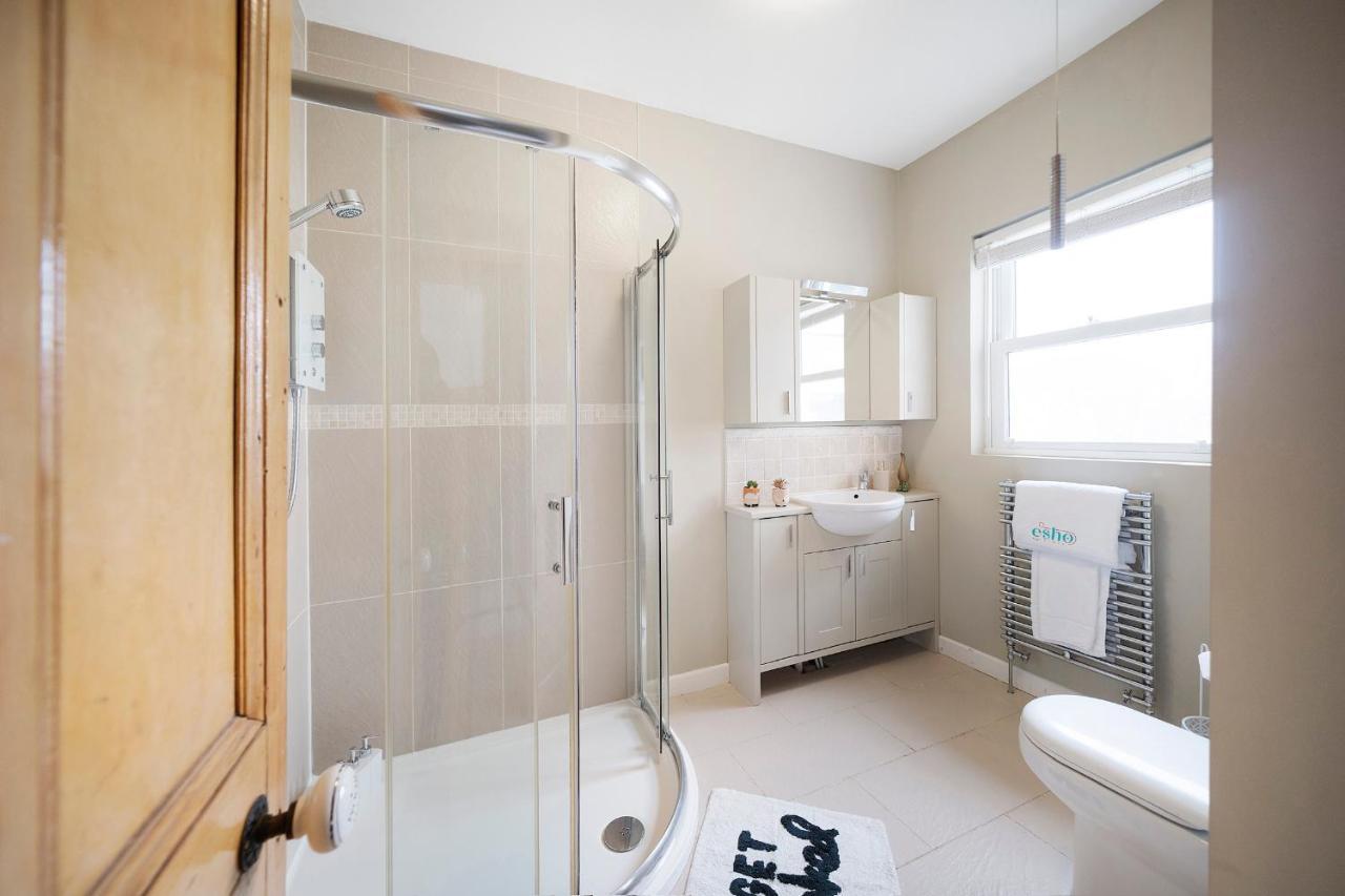 Holiday home 4 Bedroom With Garden, Game Room, Parking- Esho Gloucester