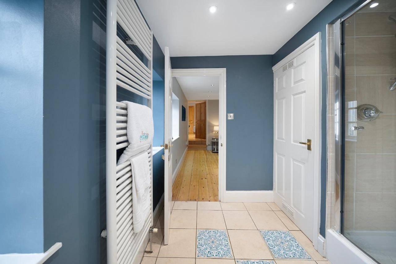Holiday home 4 Bedroom With Garden, Game Room, Parking- Esho