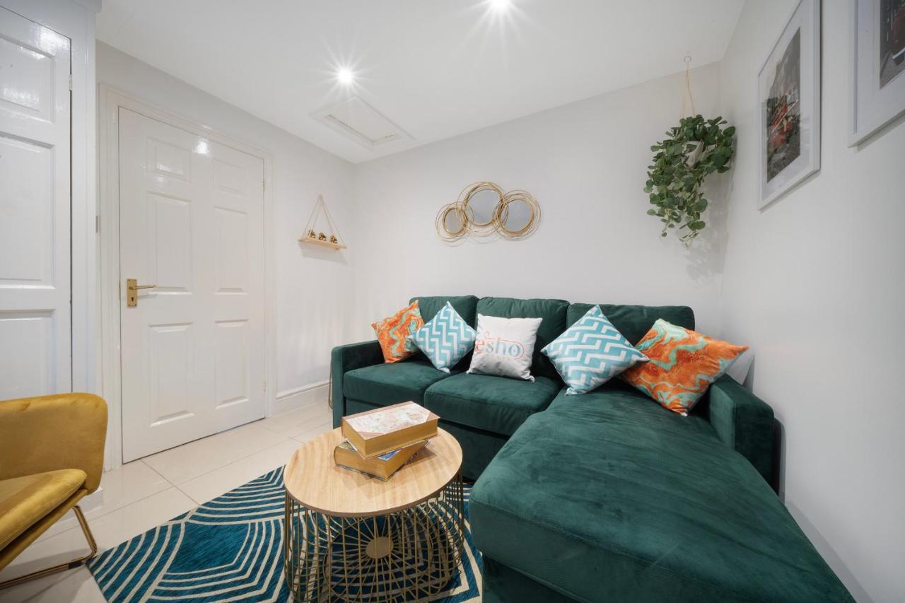 1 Bed House, Free Parking, 15 Minutes From Cheltenham Races Gloucester