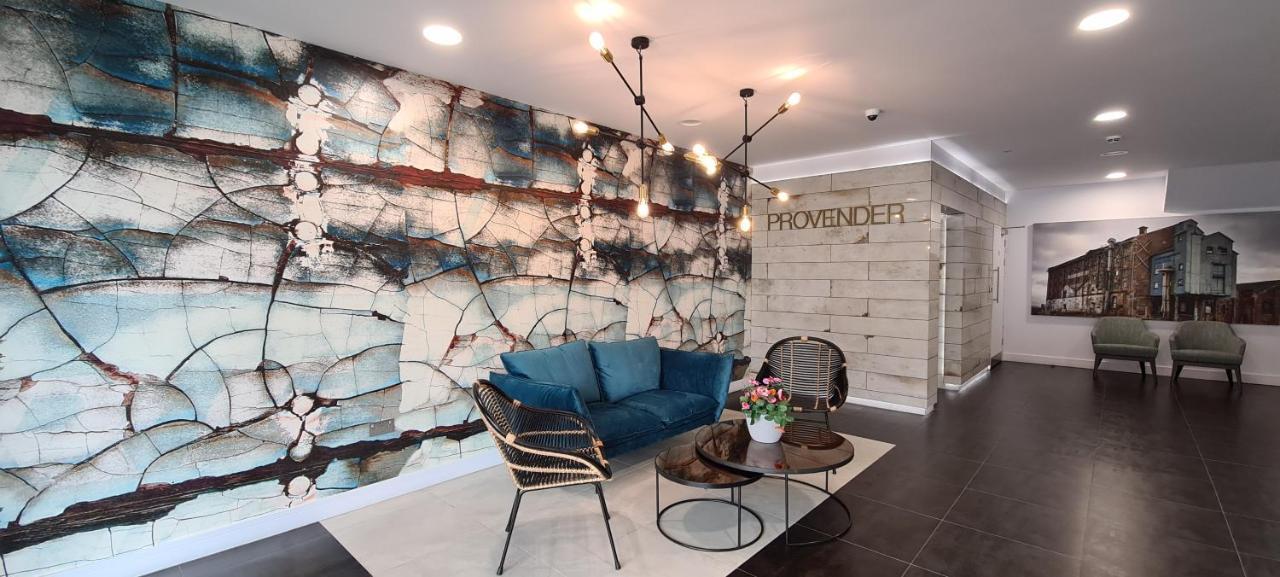 Beautiful 1 Bedroom With Parking In Docks