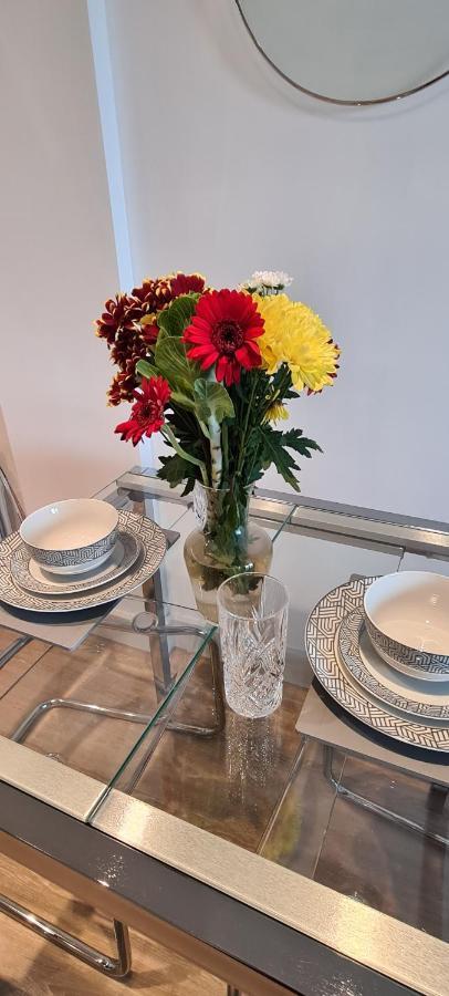 Beautiful 1 Bedroom With Parking In Docks Apartment Gloucester