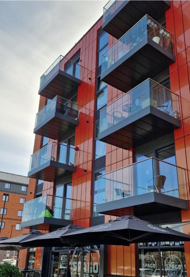 Apartment Beautiful 1 Bedroom With Parking In Docks