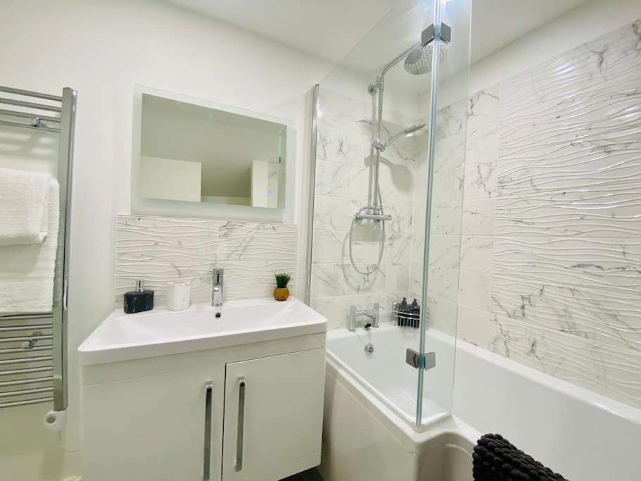 Apartment Penthouse - Contractors Professionals Gloucester
