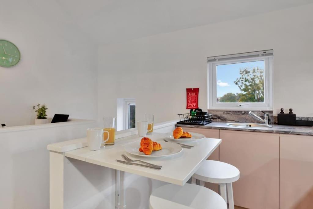 Apartment 2 Bedroom Centre With Free Parking Gloucester
