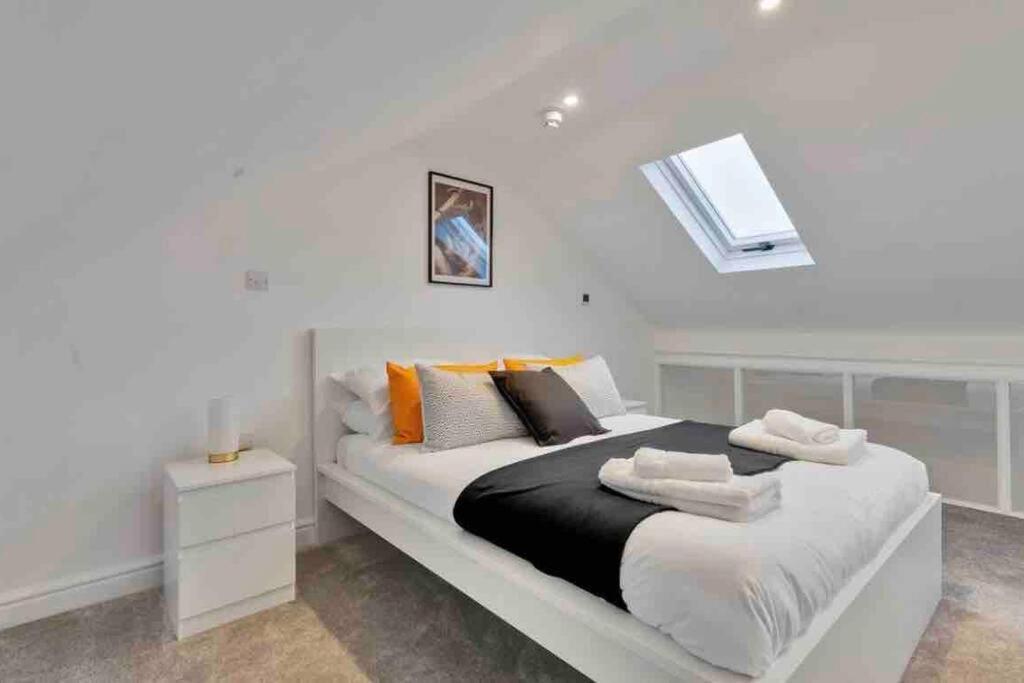 2 Bedroom Centre With Free Parking Gloucester