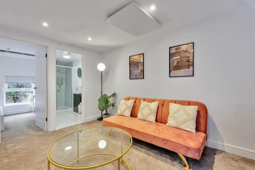 2 Bedroom Centre With Free Parking *