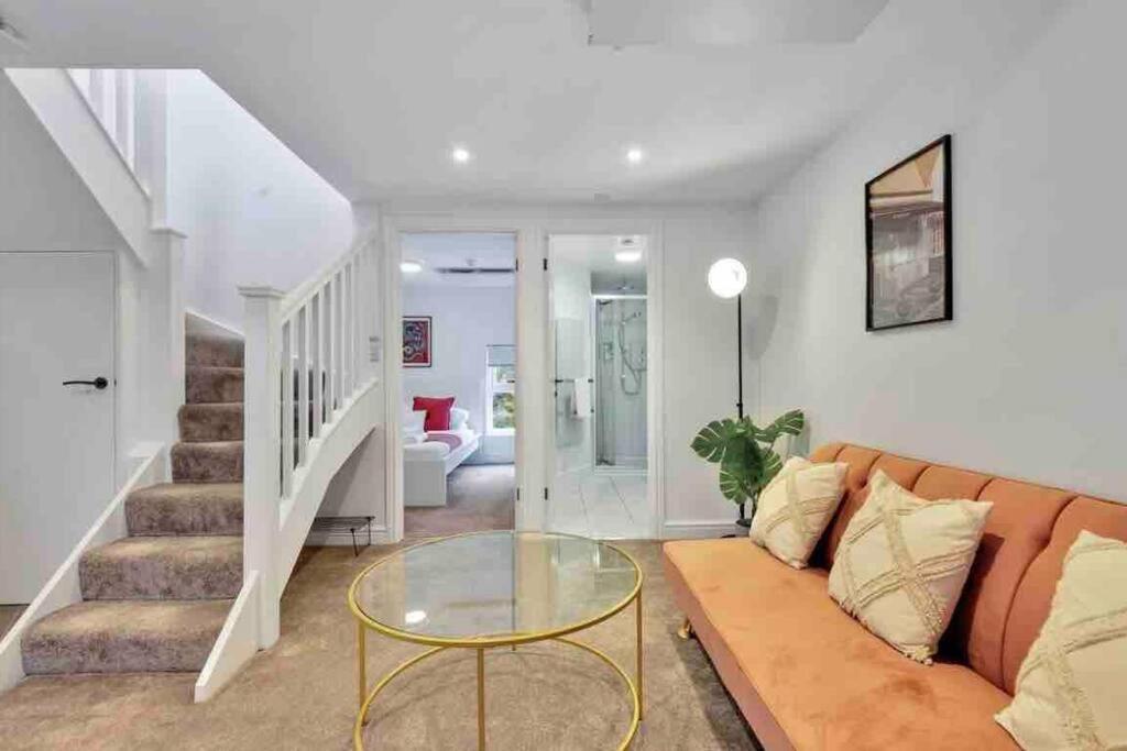 2 Bedroom Centre With Free Parking Gloucester
