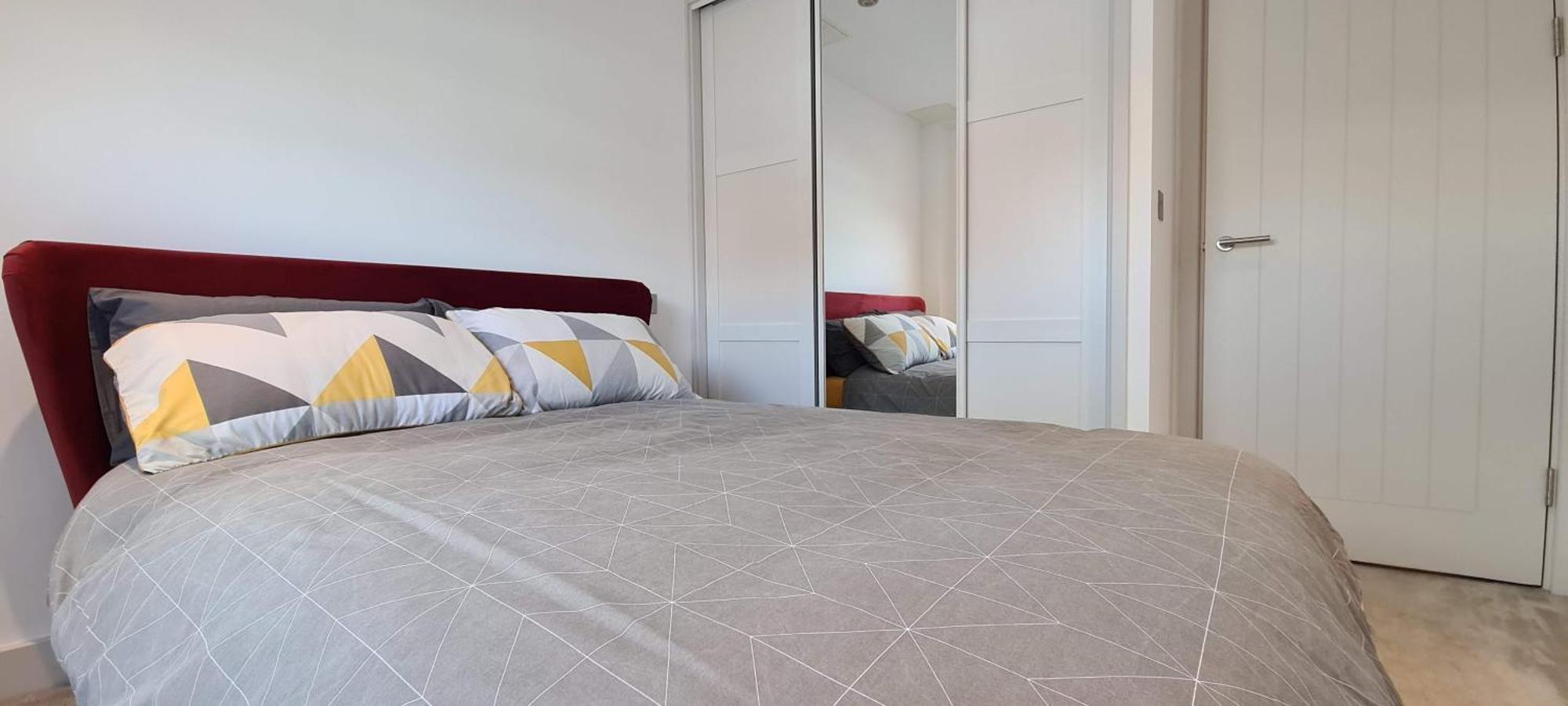 Apartment Beautiful 1 Bedroom With Parking In Docks
