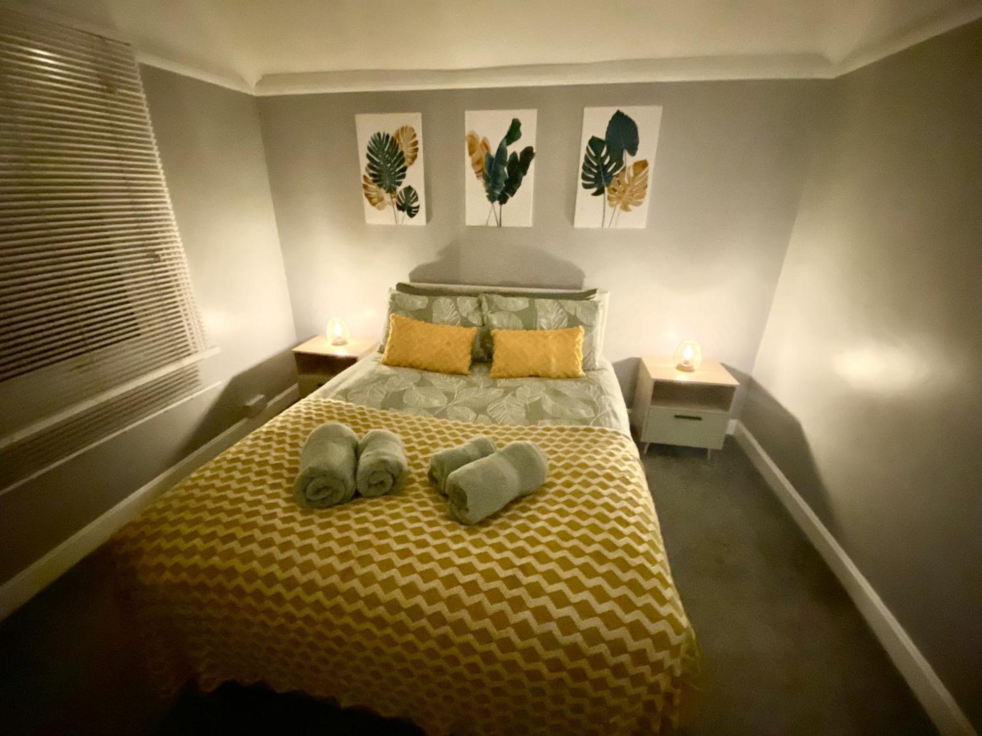 Holiday home 4 Bedroom House Near City Centre With Driveway - Ideal For Contractors *