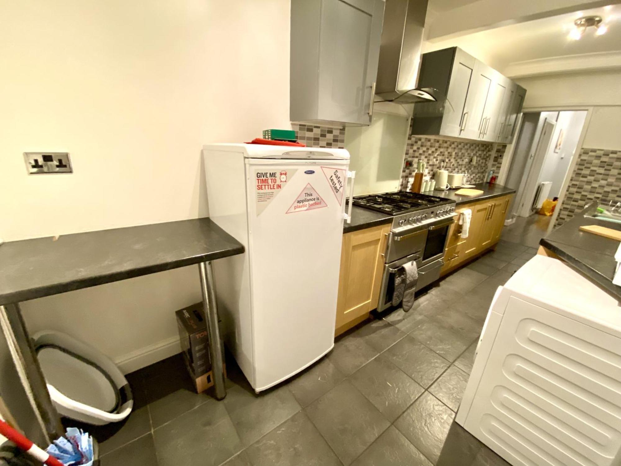 Holiday home 4 Bedroom House Near City Centre With Driveway - Ideal For Contractors Gloucester