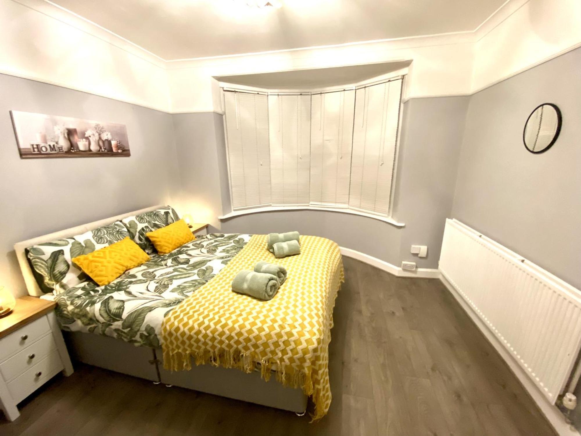 4 Bedroom House Near City Centre With Driveway - Ideal For Contractors Holiday home