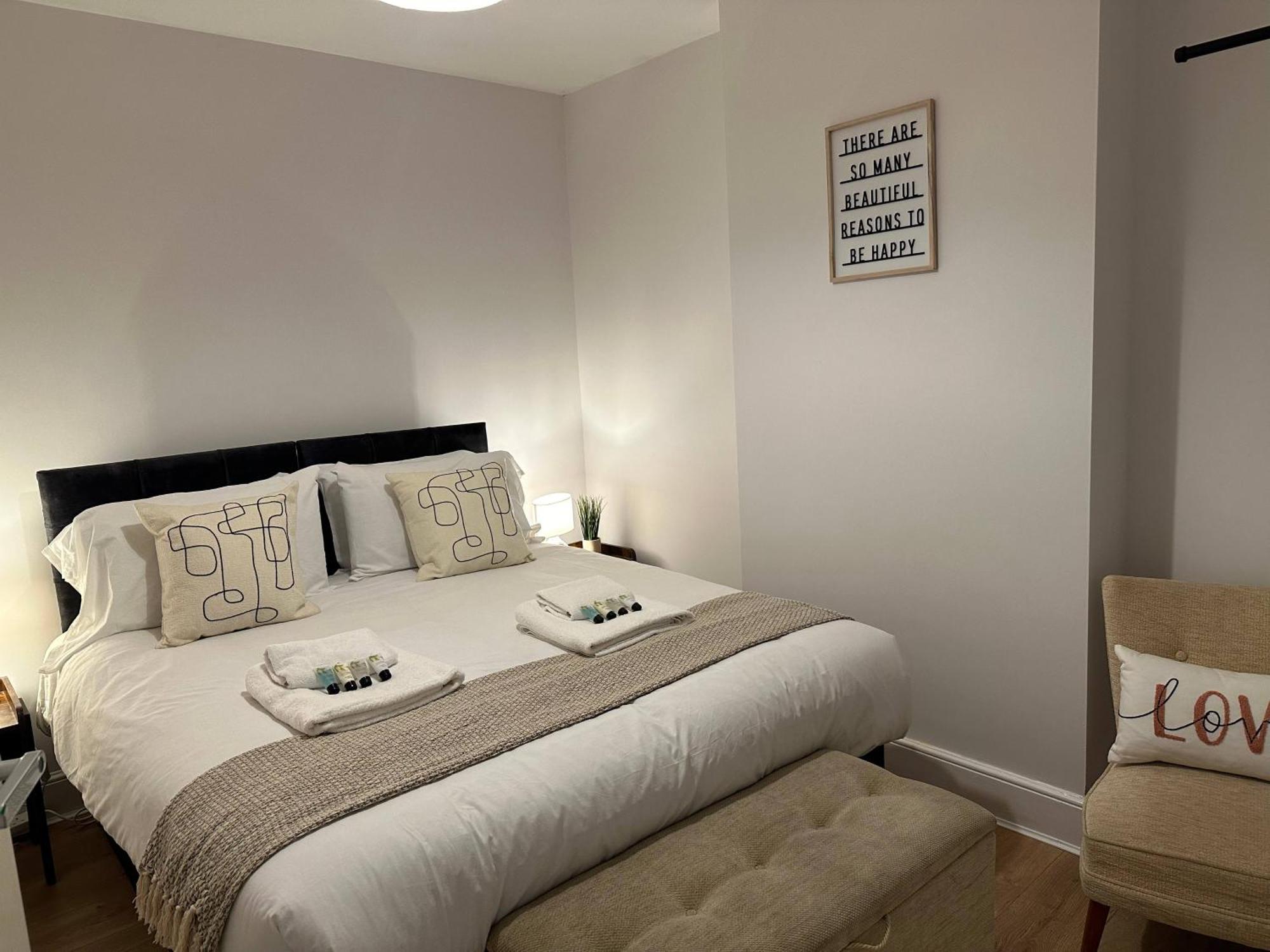 3 Bed Chill Glouc Free Parking