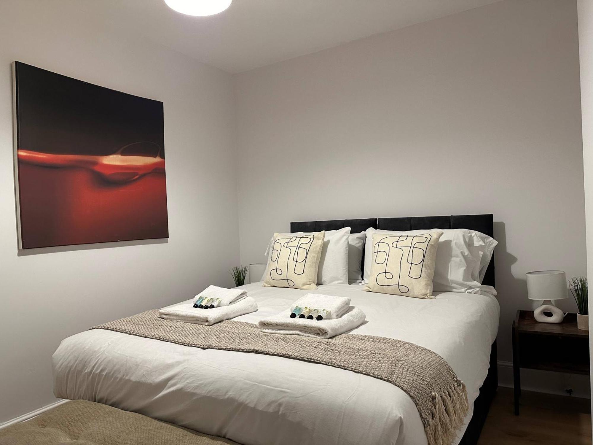 3 Bed Chill Glouc Free Parking Holiday home *