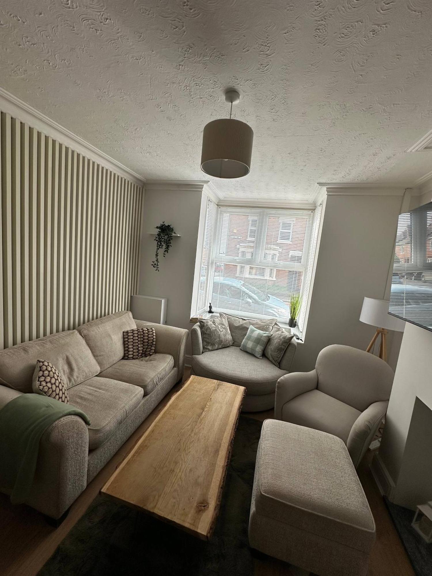 3 Bed Chill Glouc Free Parking Holiday home Gloucester