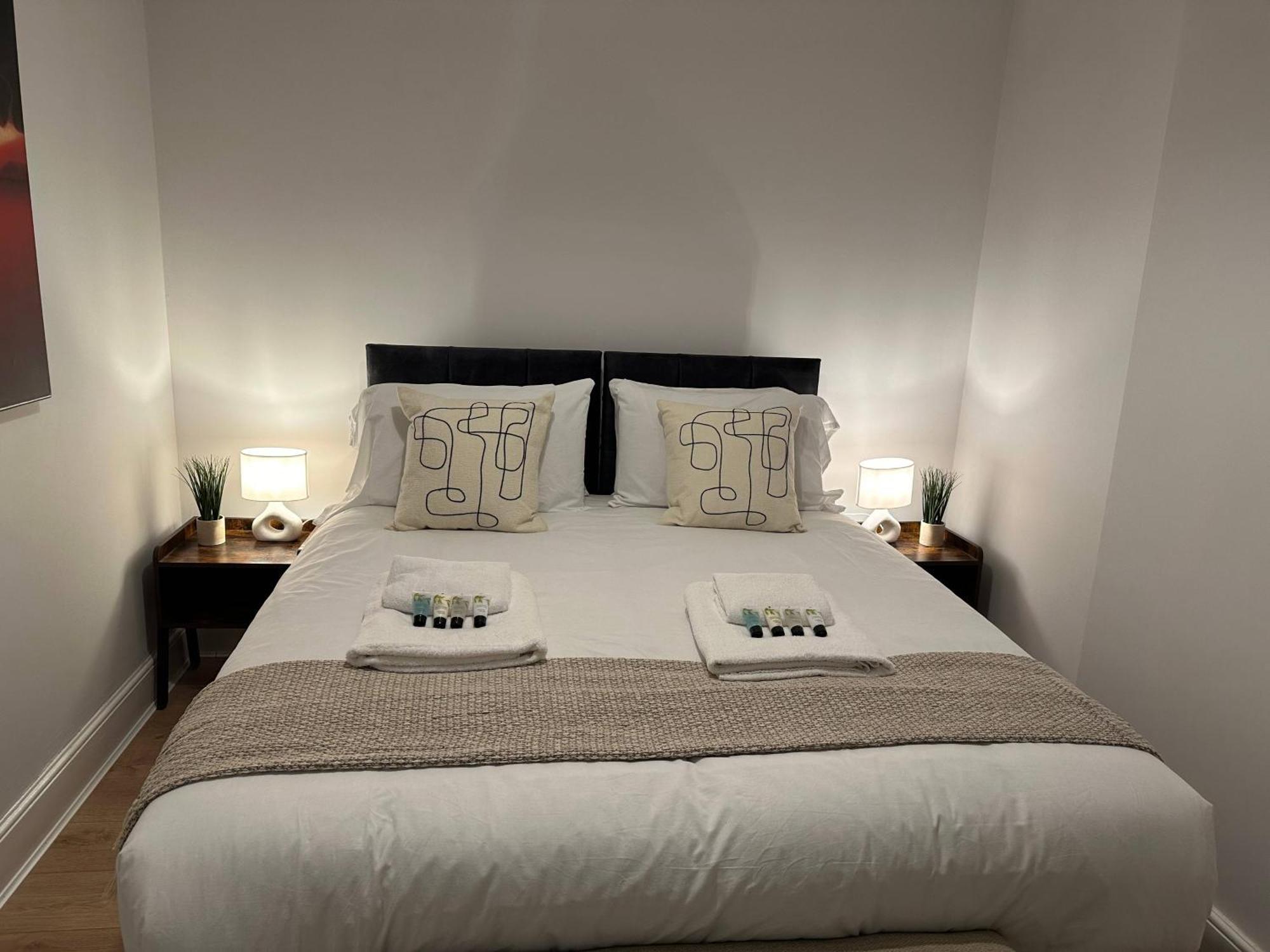 3 Bed Chill Glouc Free Parking