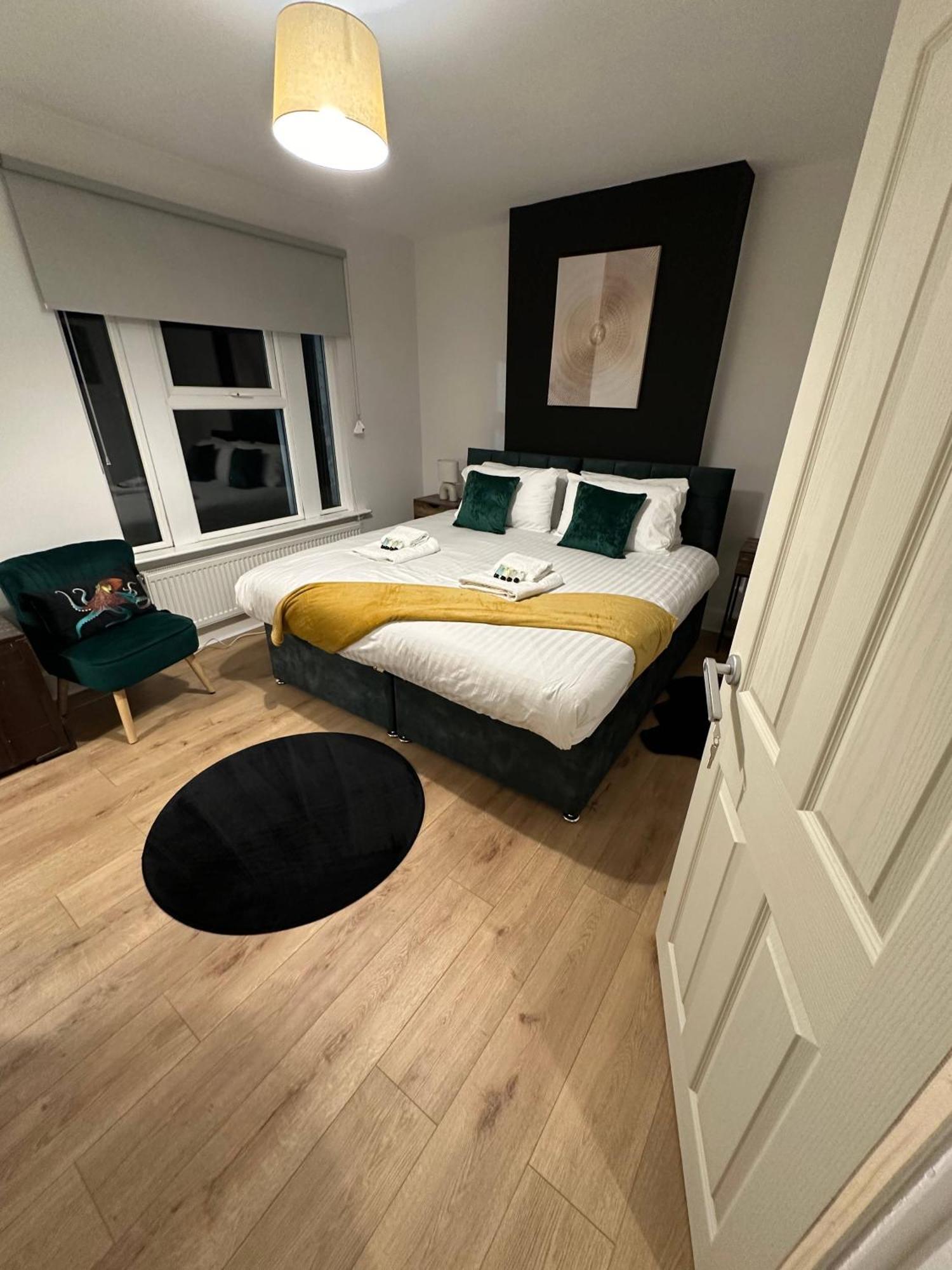 3 Bed Chill Glouc Free Parking Gloucester