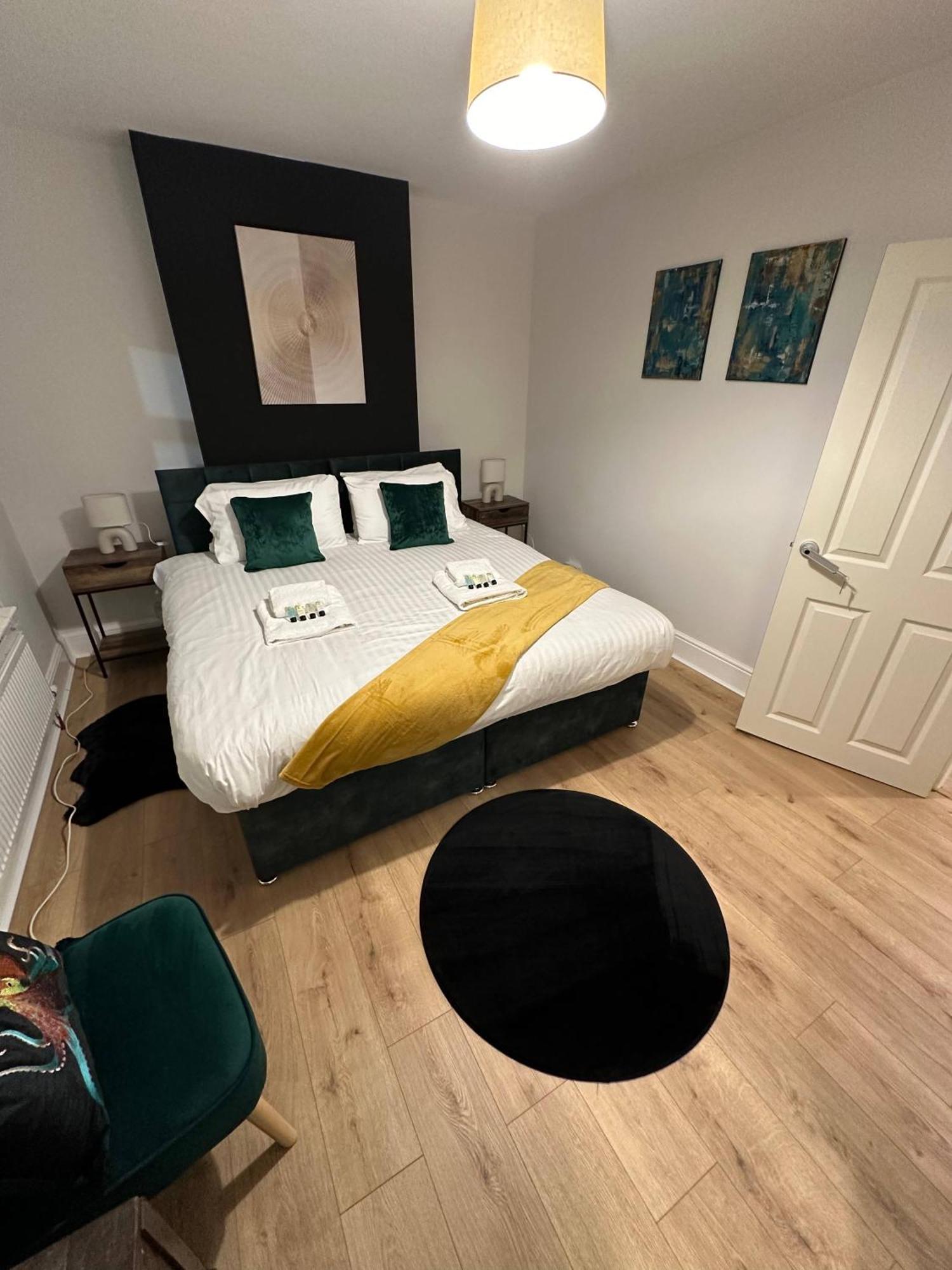 Holiday home 3 Bed Chill Glouc Free Parking *