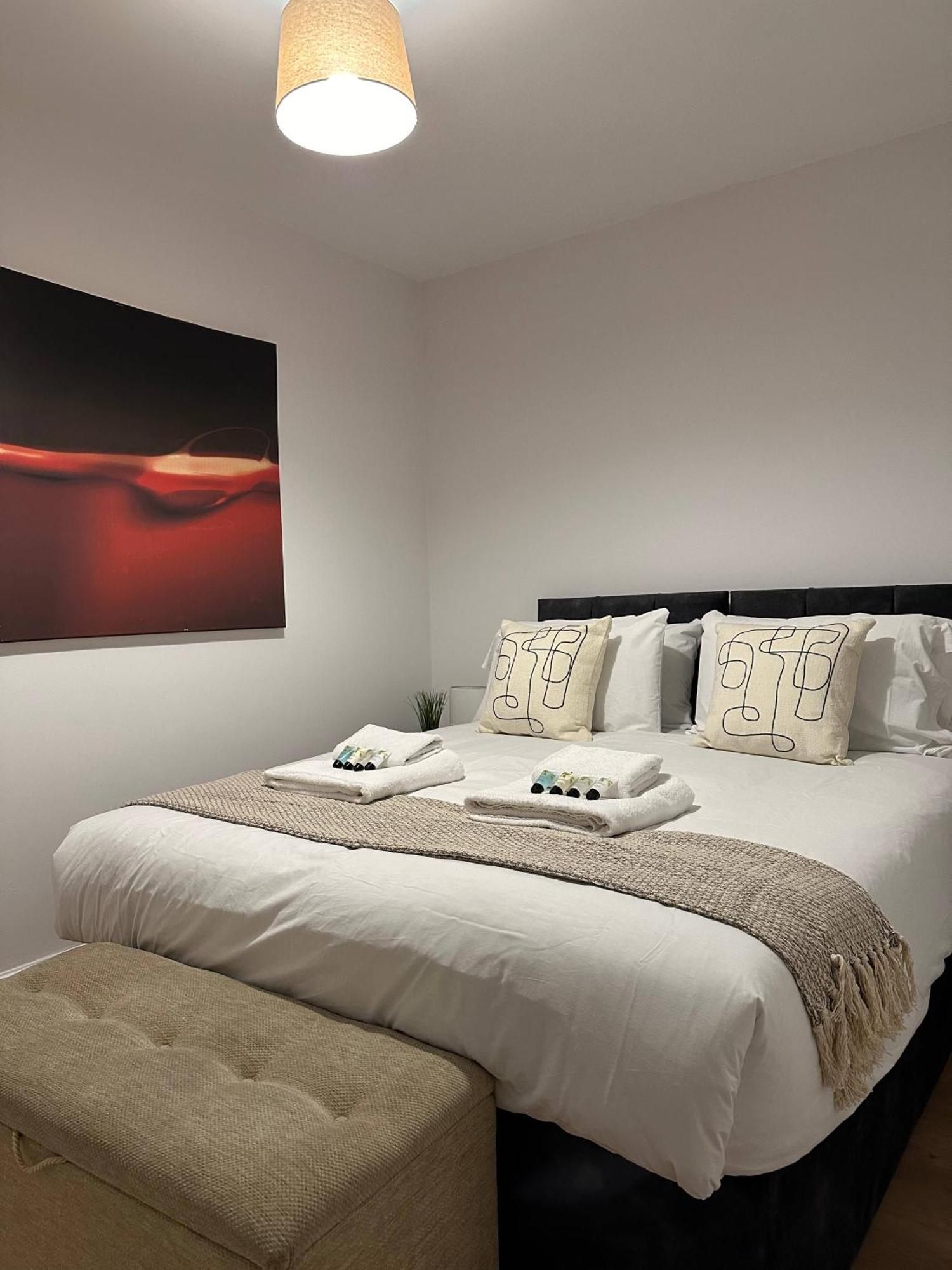 3 Bed Chill Glouc Free Parking