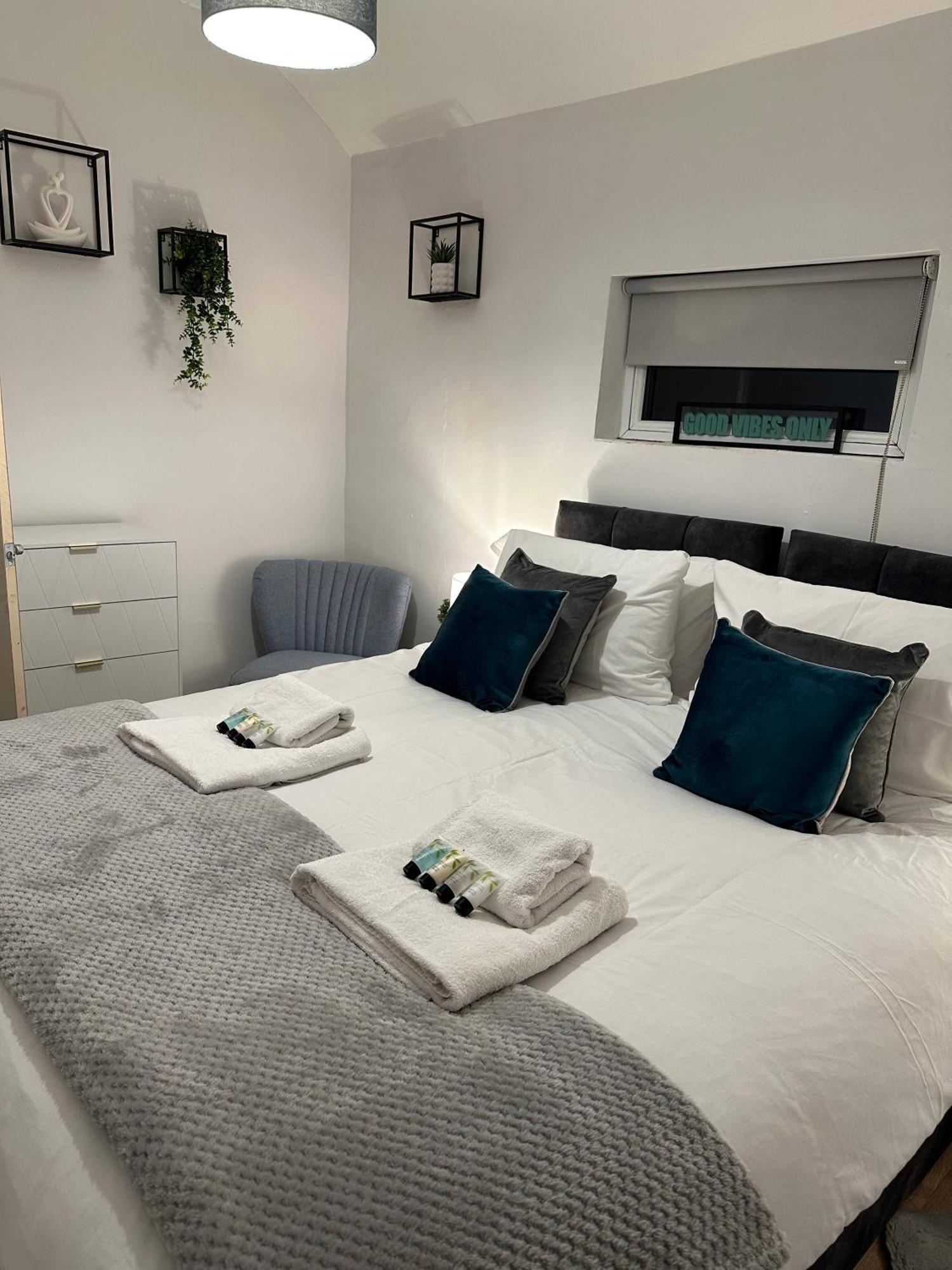 3 Bed Chill Glouc Free Parking Gloucester