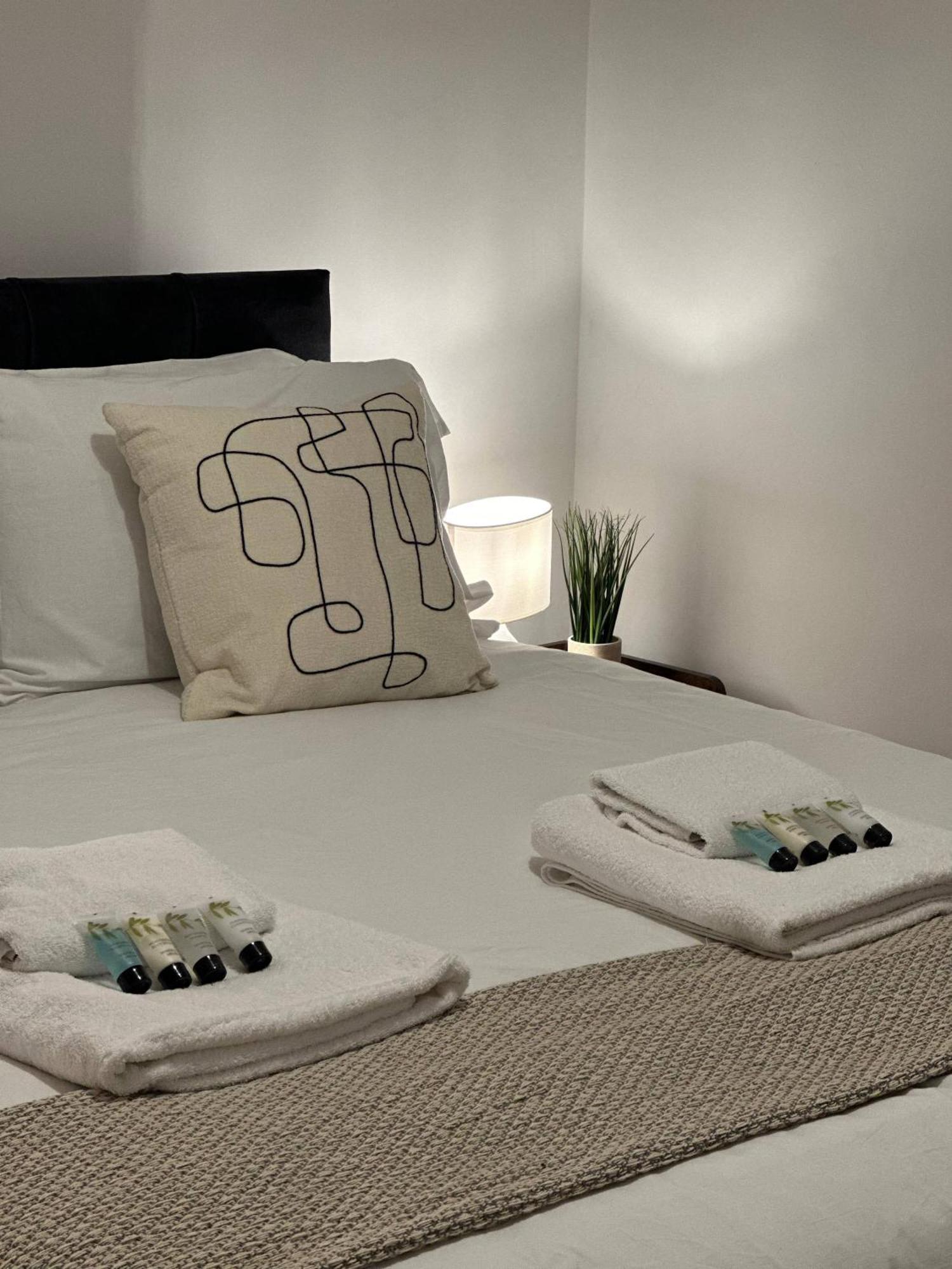 3 Bed Chill Glouc Free Parking