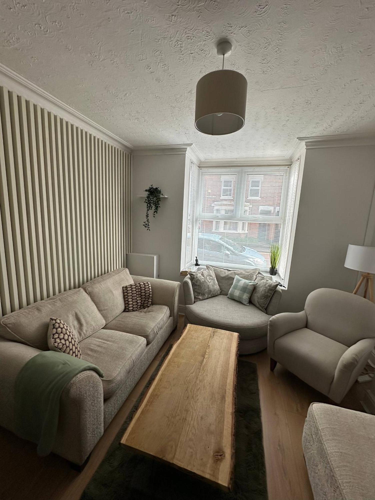 3 Bed Chill Glouc Free Parking