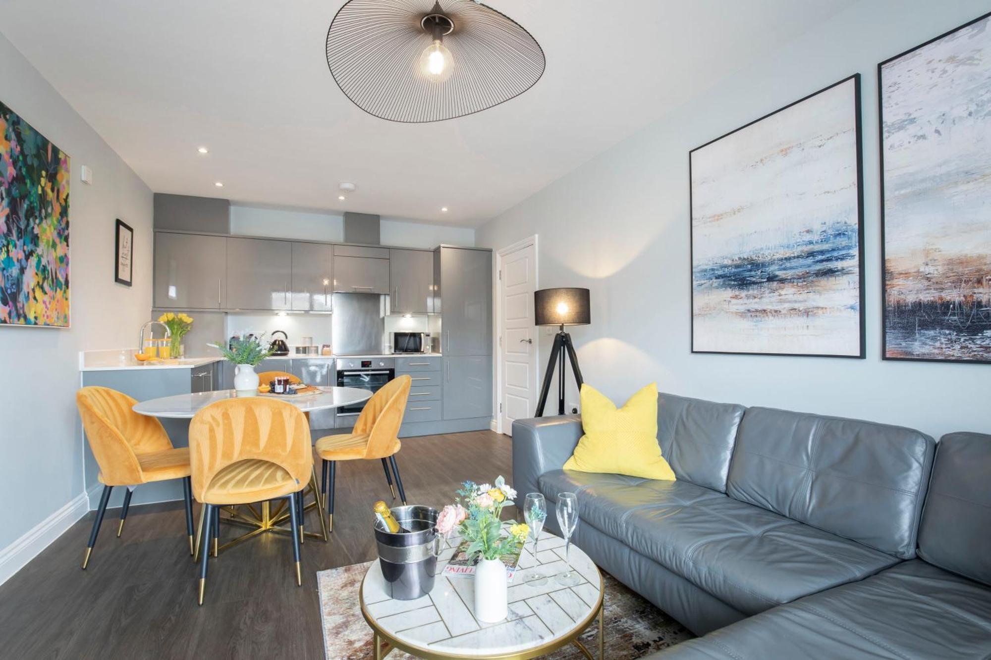 Elliot Oliver - Stylish 2 Bedroom With Parking In The Docks