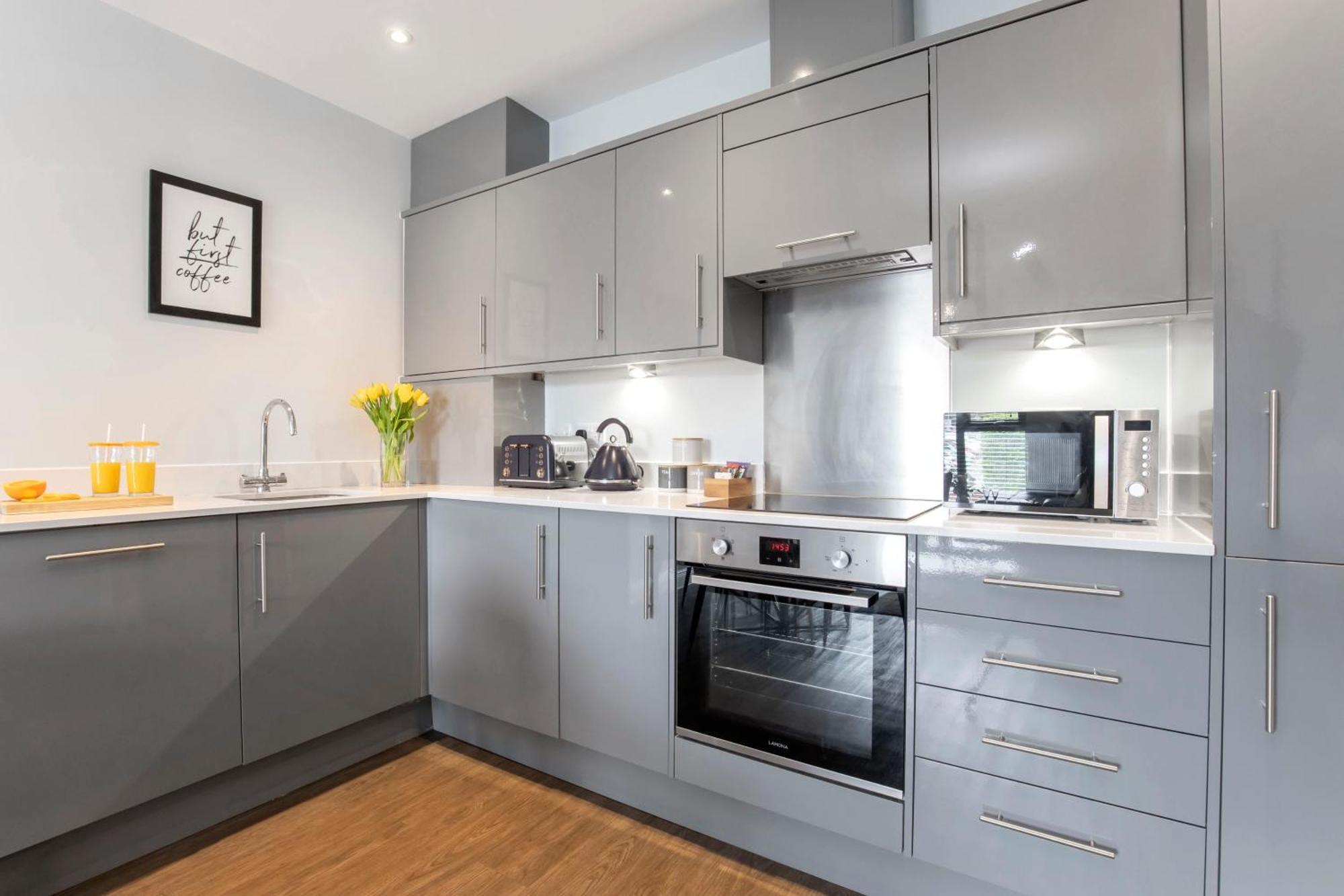 Elliot Oliver - Stylish 2 Bedroom With Parking In The Docks Gloucester