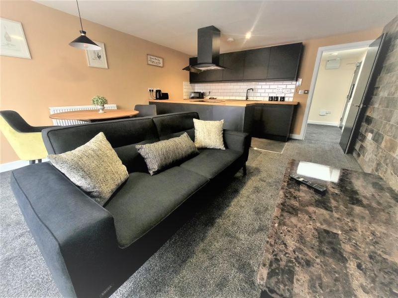 Friary House Serviced By Roomsbooked - 24hr Reception