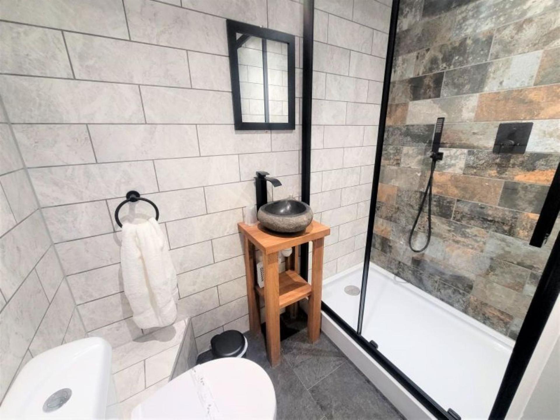 Nelson By The Docks Serviced By Roomsbooked *