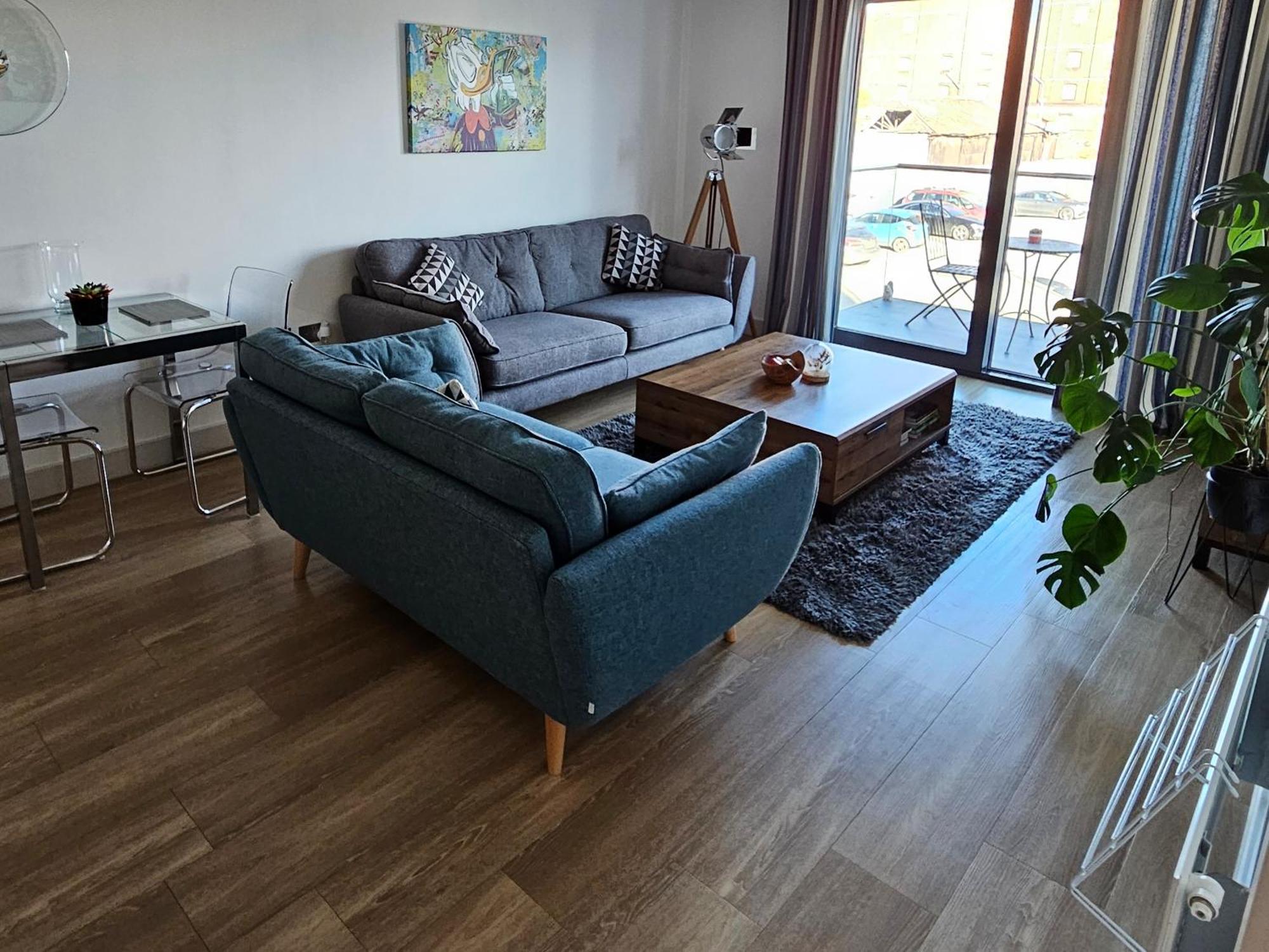 Beautiful 1 Bedroom With Parking In Docks Apartment Gloucester