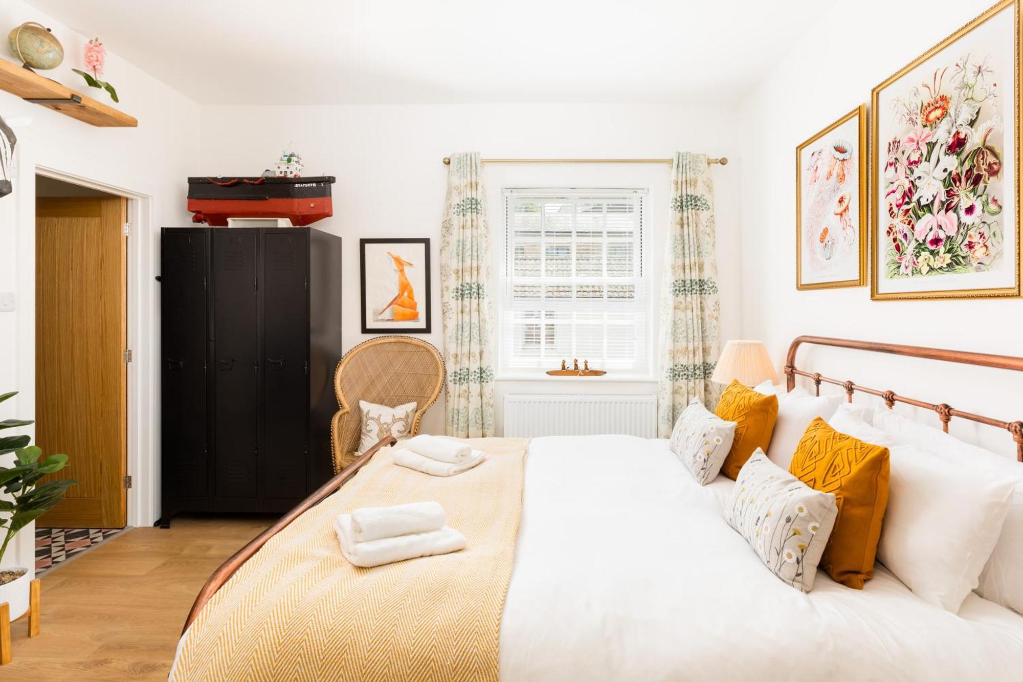 Quiet Location Near The Docks Secure Parking X2 Apartment *