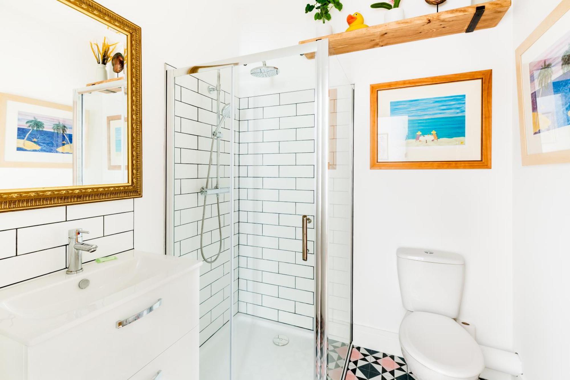Quiet Location Near The Docks Secure Parking X2 Apartment *
