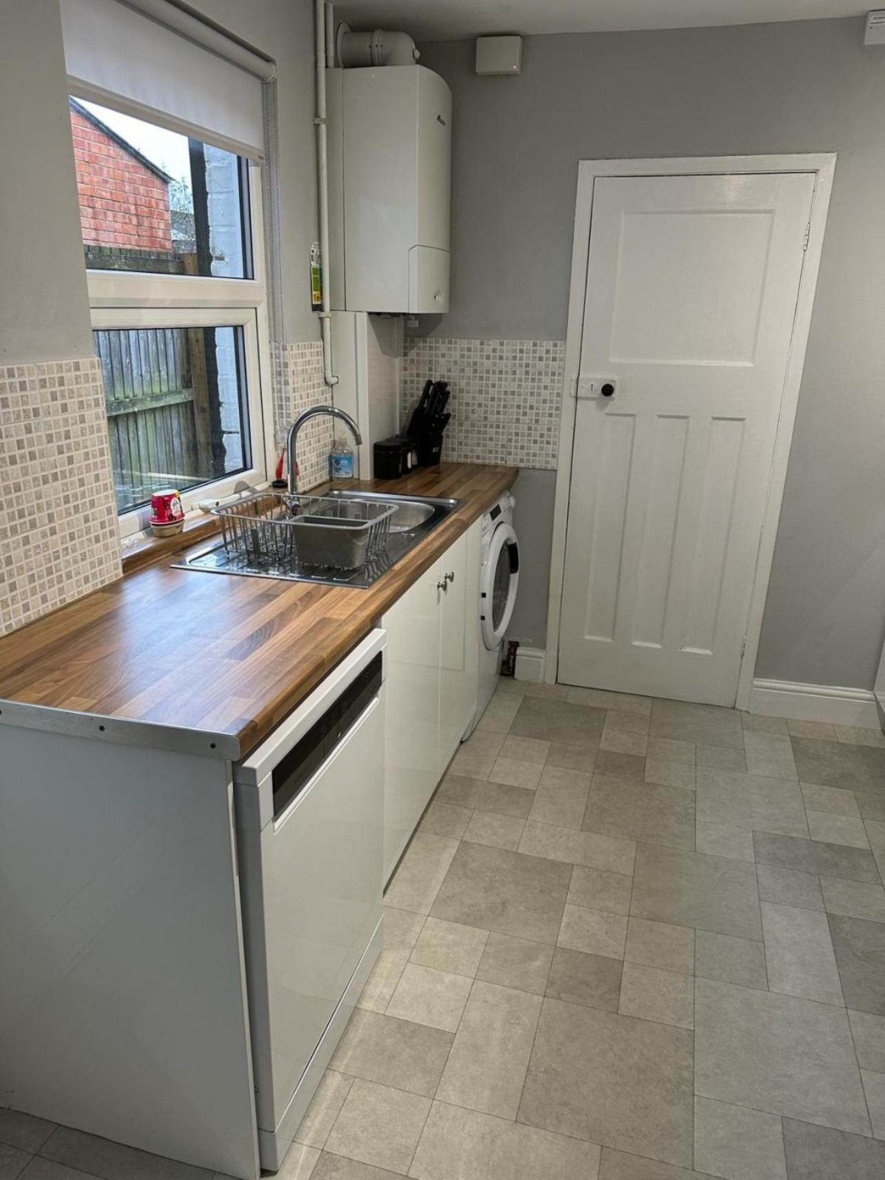 3 Bed Chill Glouc Free Parking *