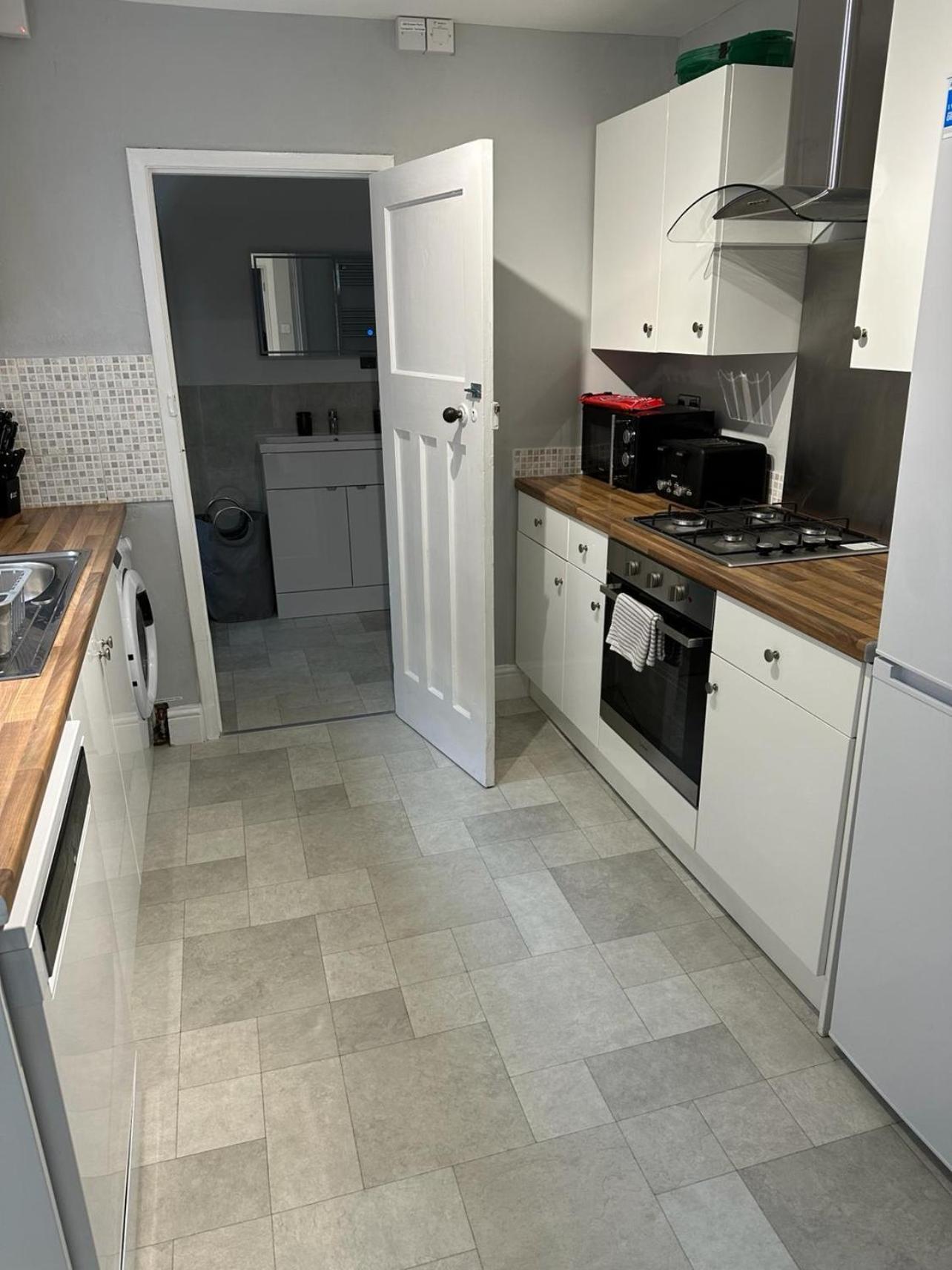 3 Bed Chill Glouc Free Parking Holiday home Gloucester
