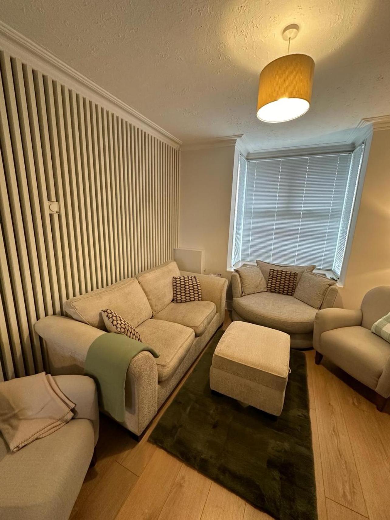 3 Bed Chill Glouc Free Parking Holiday home