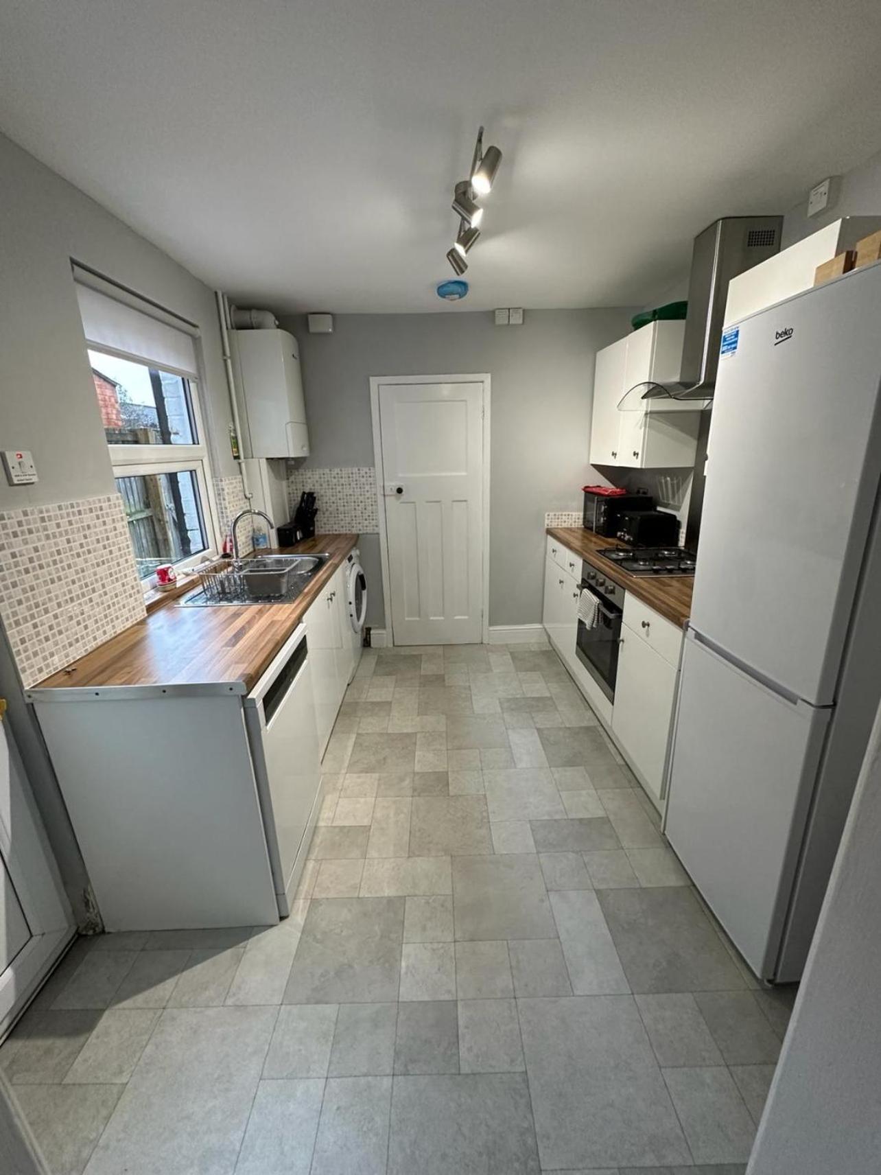 Holiday home 3 Bed Chill Glouc Free Parking Gloucester