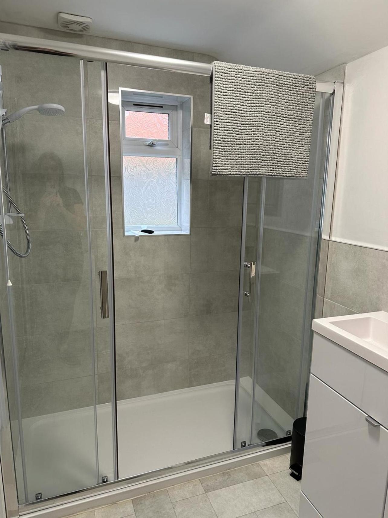 3 Bed Chill Glouc Free Parking *