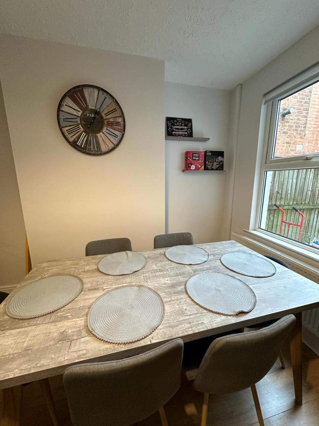 Holiday home 3 Bed Chill Glouc Free Parking Gloucester