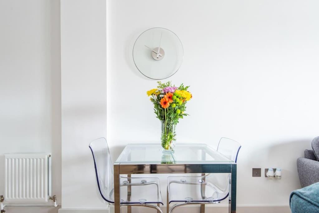 Beautiful 1 Bedroom With Parking In Docks Gloucester