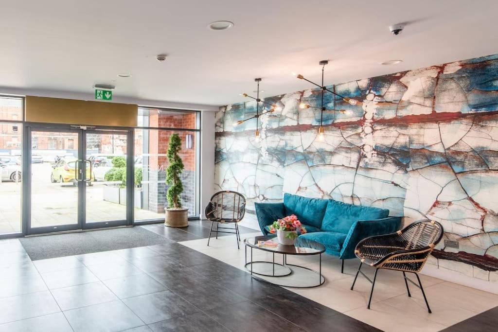 Beautiful 1 Bedroom With Parking In Docks