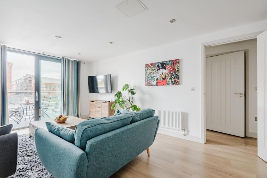 Beautiful 1 Bedroom With Parking In Docks Apartment Gloucester