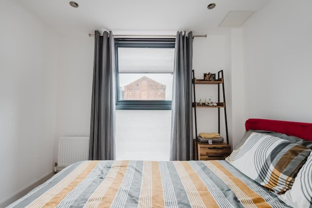 Beautiful 1 Bedroom With Parking In Docks Gloucester