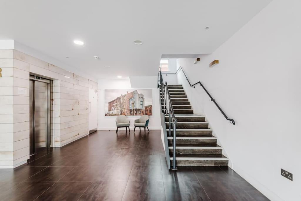 Apartment Beautiful 1 Bedroom With Parking In Docks