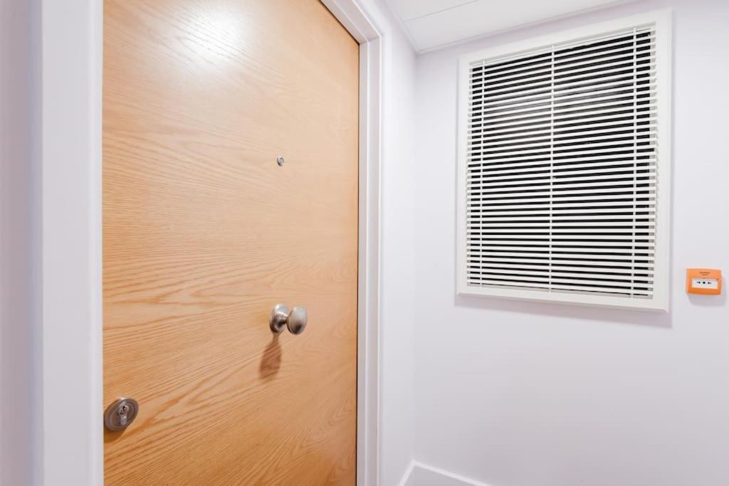 Apartment Beautiful 1 Bedroom With Parking In Docks Gloucester
