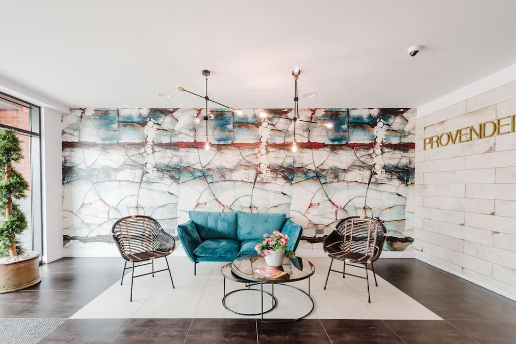 Beautiful 1 Bedroom With Parking In Docks *