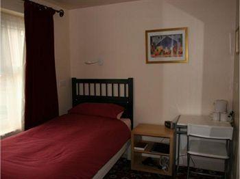 Longford 3*