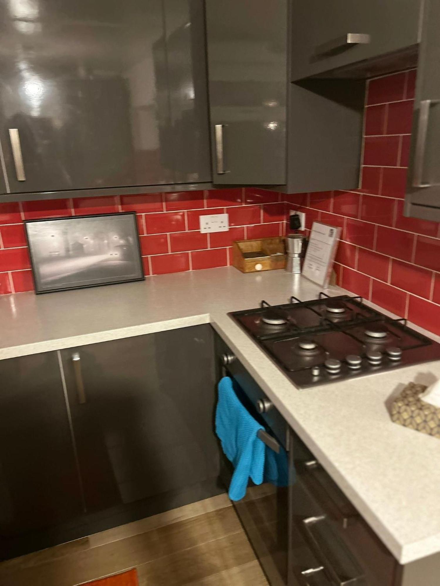 - 2 Bed House - Sleeps 7 - Pet Friendly * Gloucester
