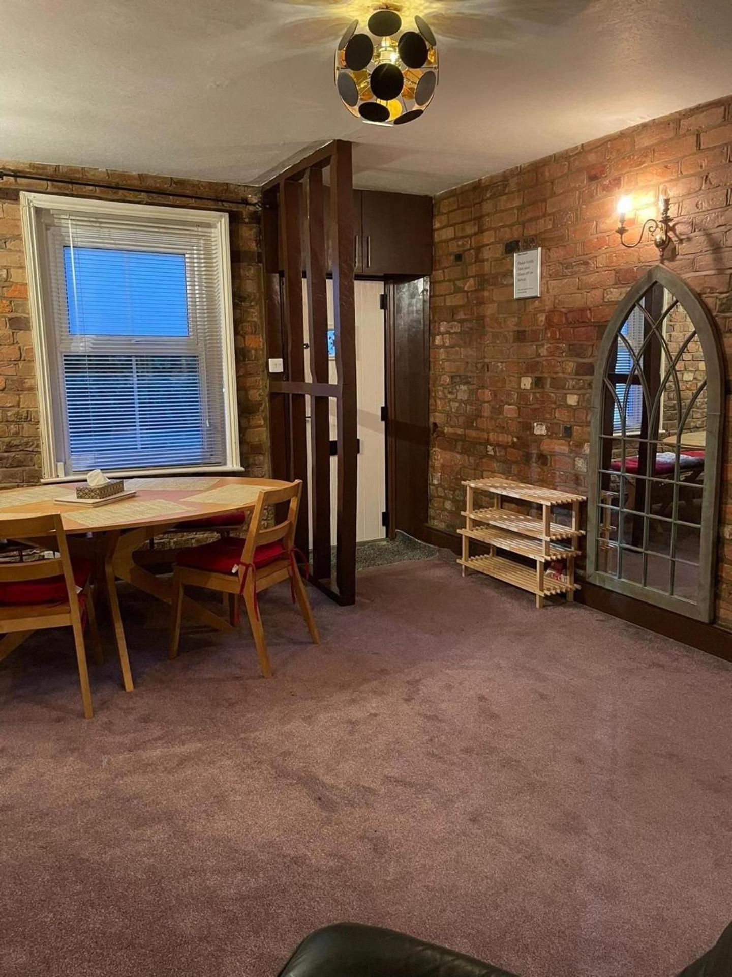 - 2 Bed House - Sleeps 7 - Pet Friendly *