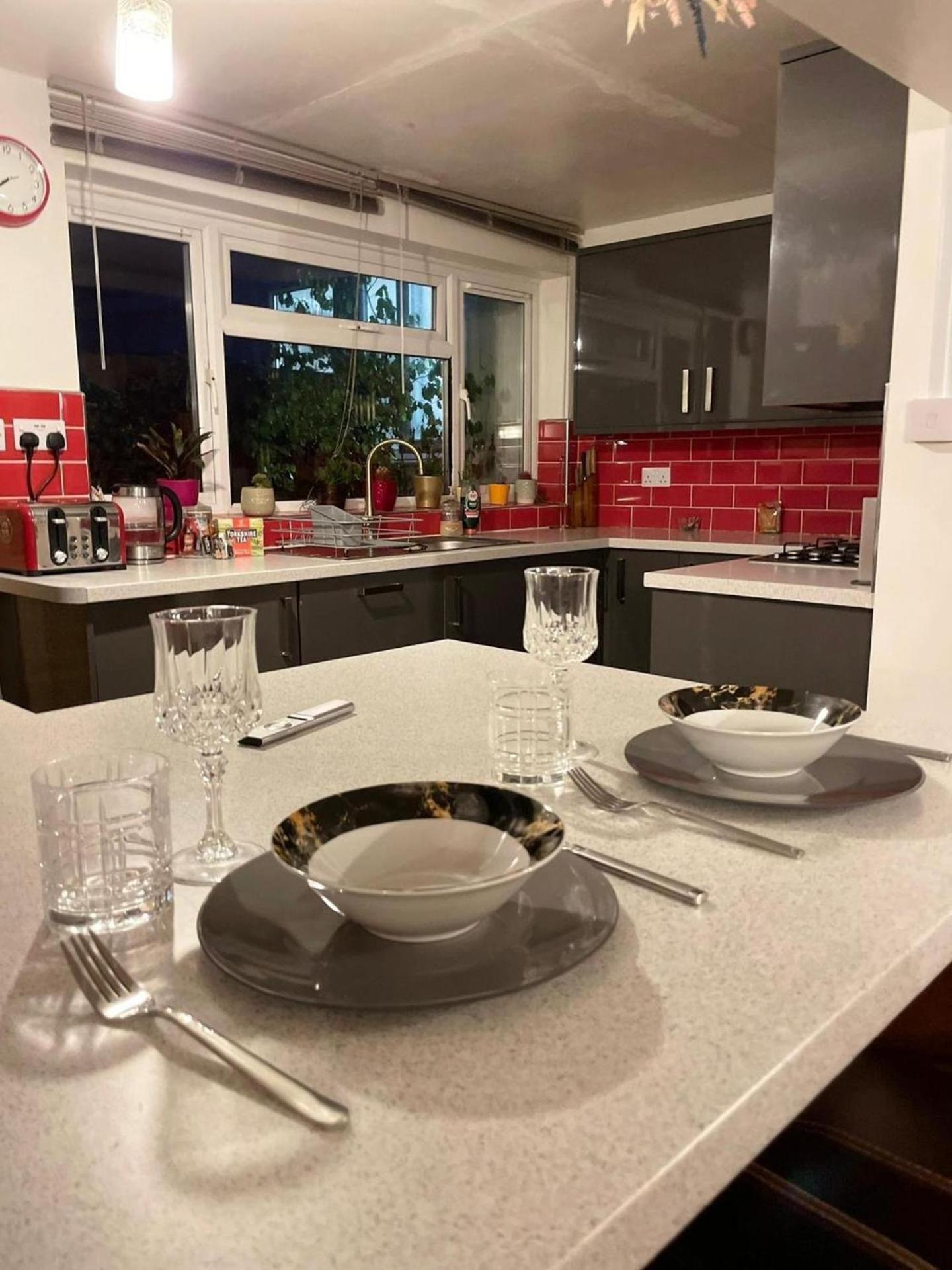 - 2 Bed House - Sleeps 7 - Pet Friendly